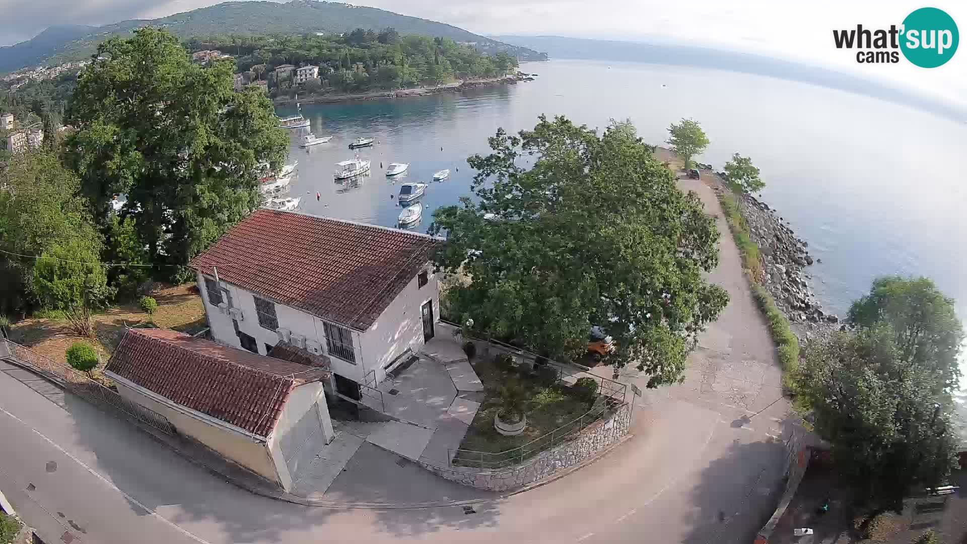 Spletna kamera pristanišče Ika – Pogled v živo na pristanišče in luči Opatije