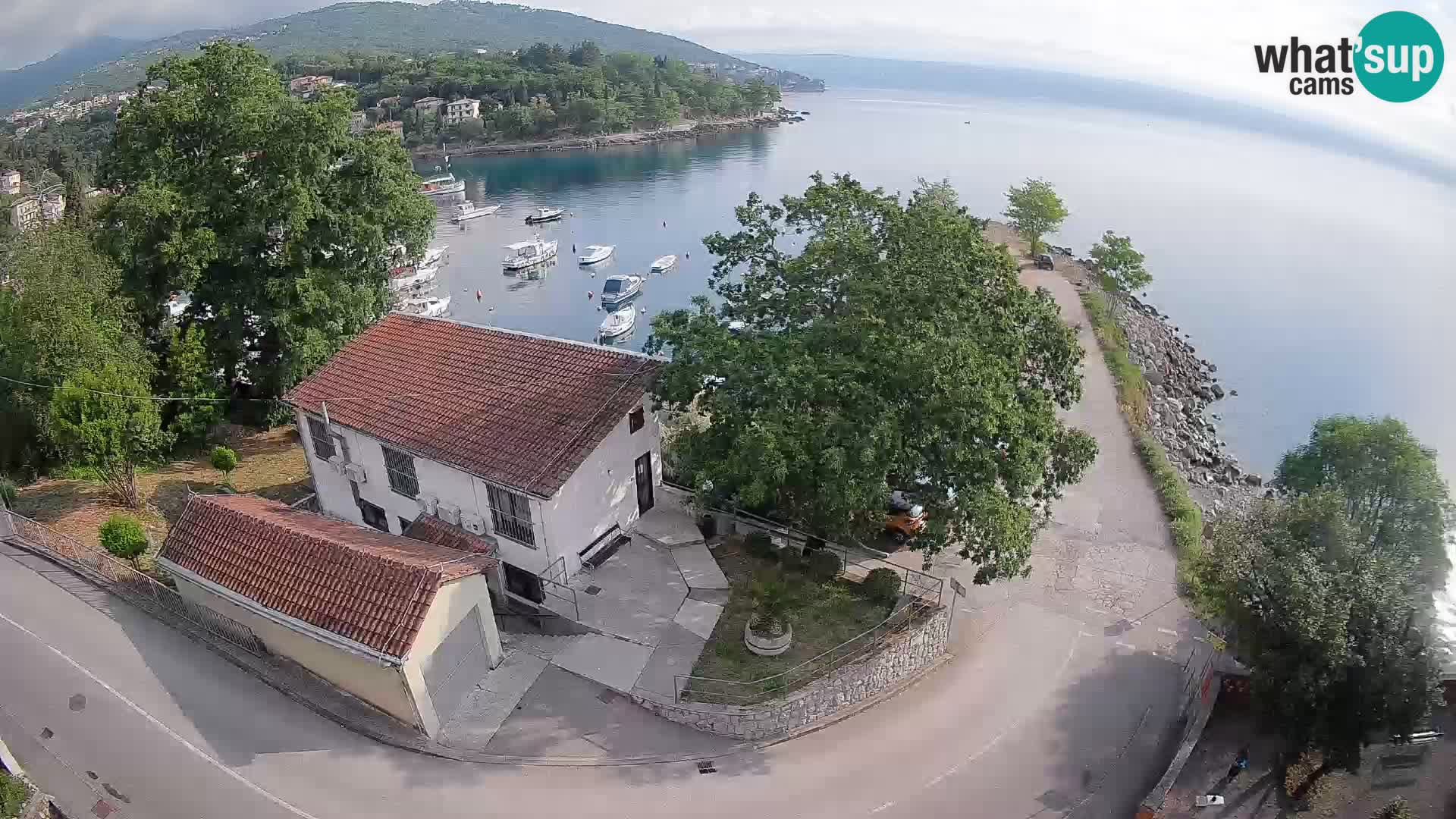 Web kamera luka Ika – Pogled uživo na luku i svjetla Opatije