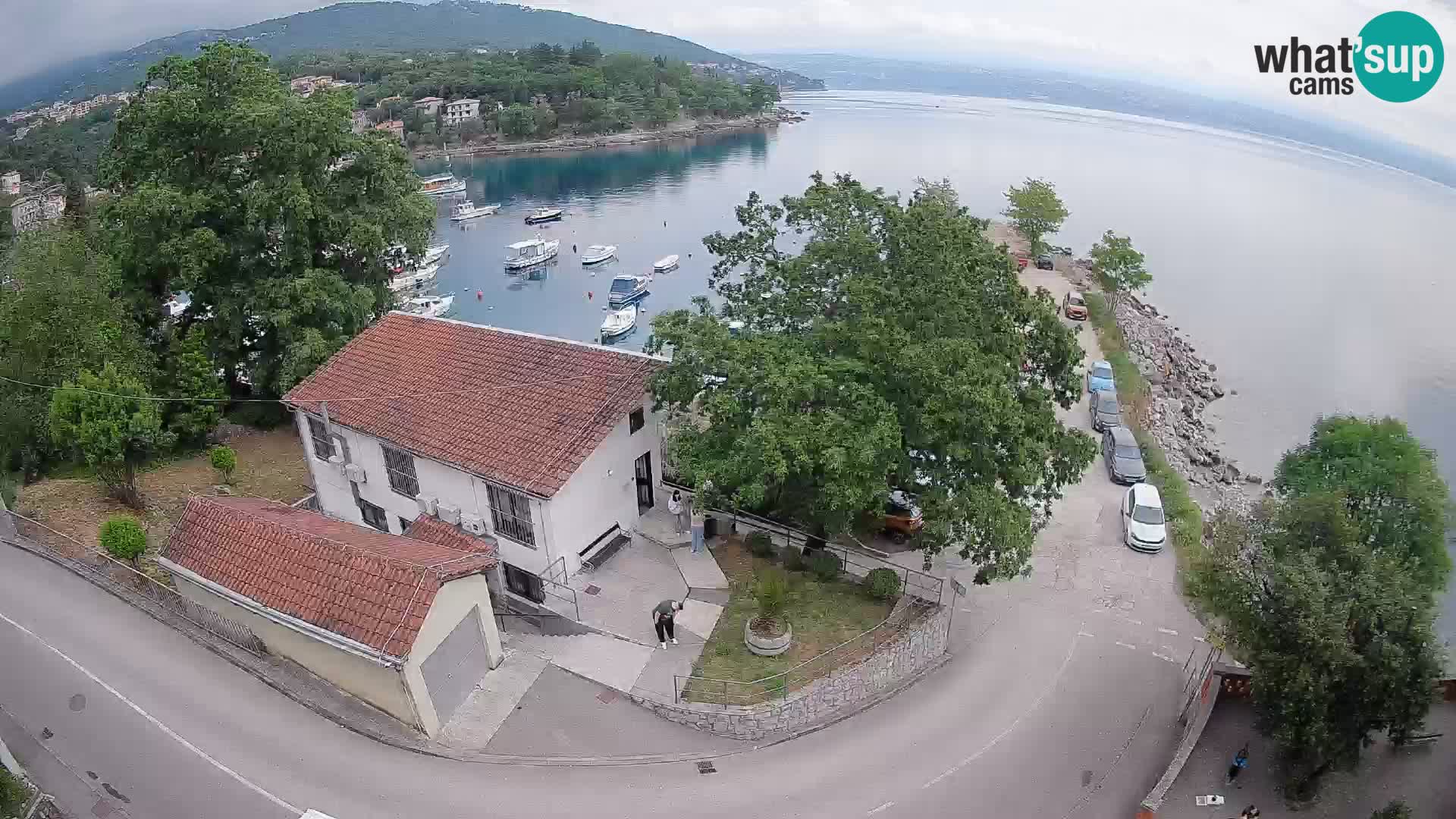 Spletna kamera pristanišče Ika – Pogled v živo na pristanišče in luči Opatije