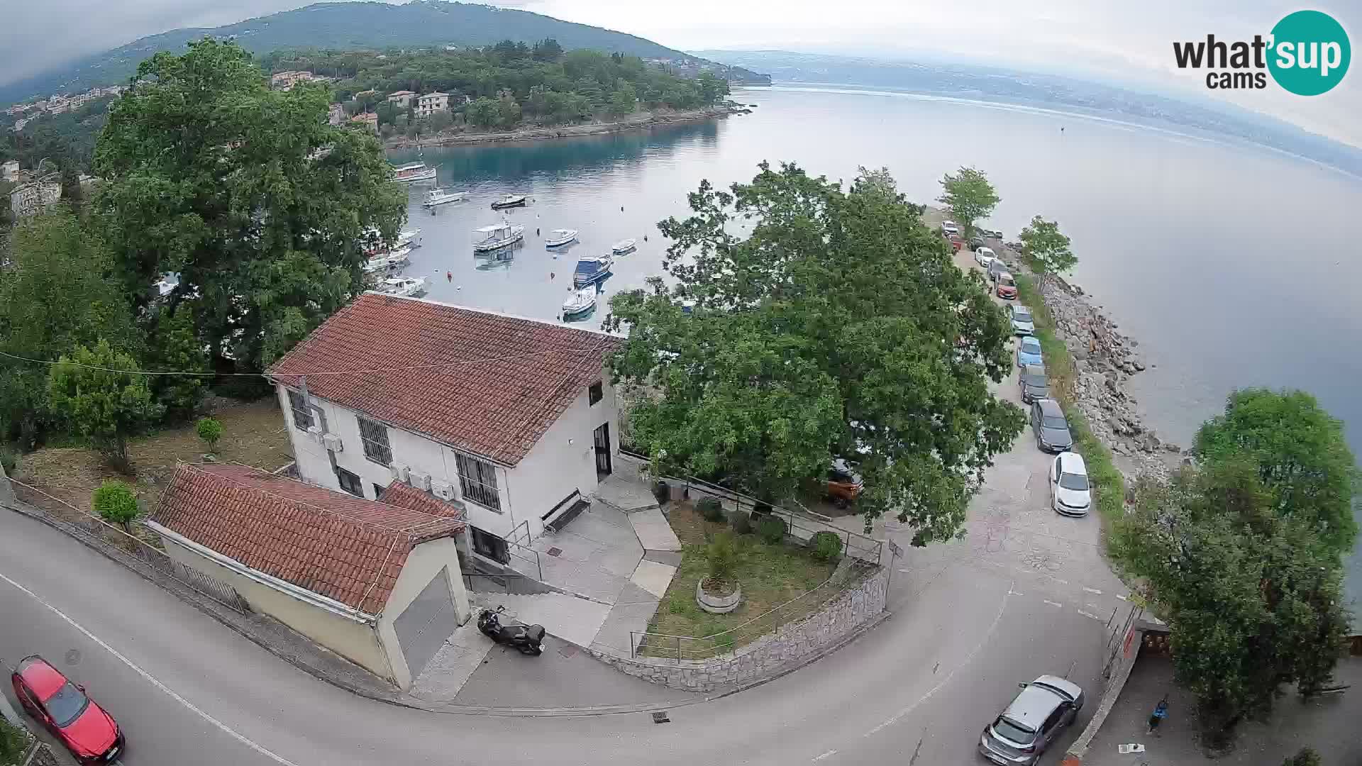 Spletna kamera pristanišče Ika – Pogled v živo na pristanišče in luči Opatije