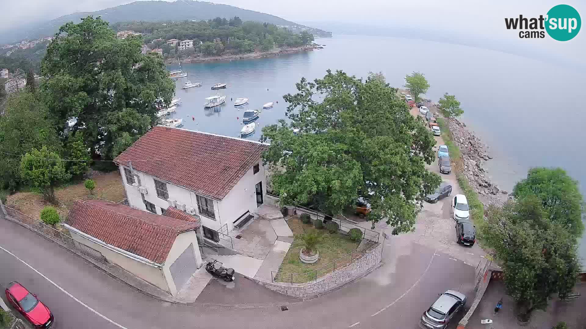 Spletna kamera pristanišče Ika – Pogled v živo na pristanišče in luči Opatije