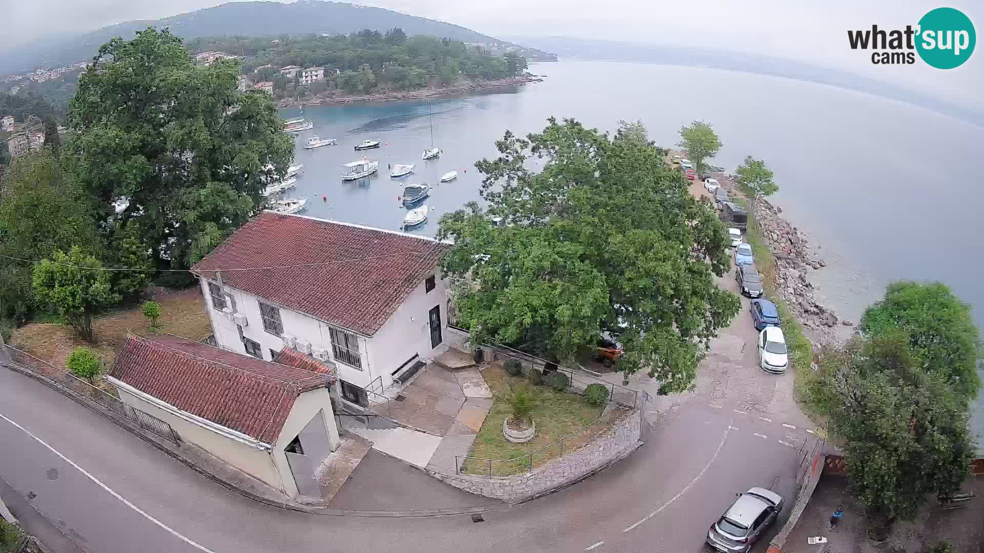 Spletna kamera pristanišče Ika – Pogled v živo na pristanišče in luči Opatije