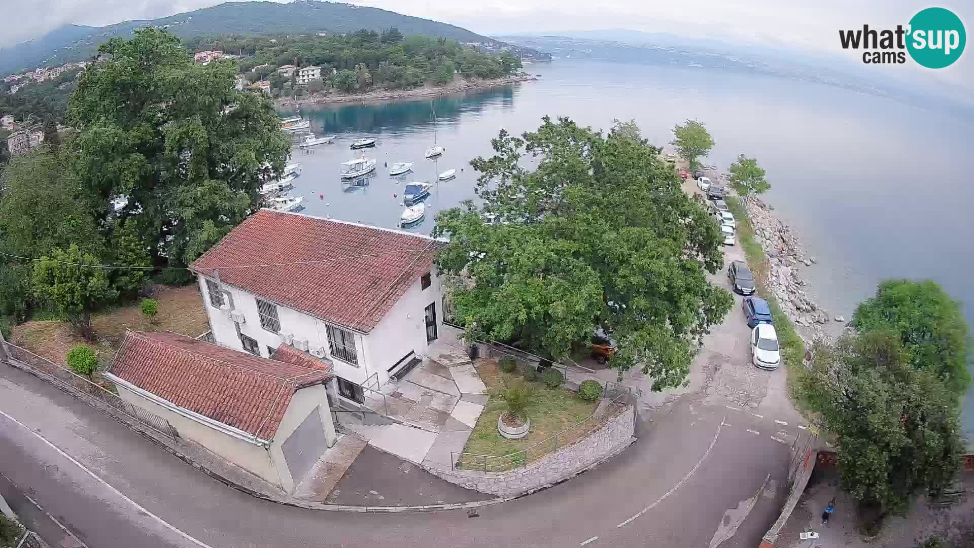 Spletna kamera pristanišče Ika – Pogled v živo na pristanišče in luči Opatije