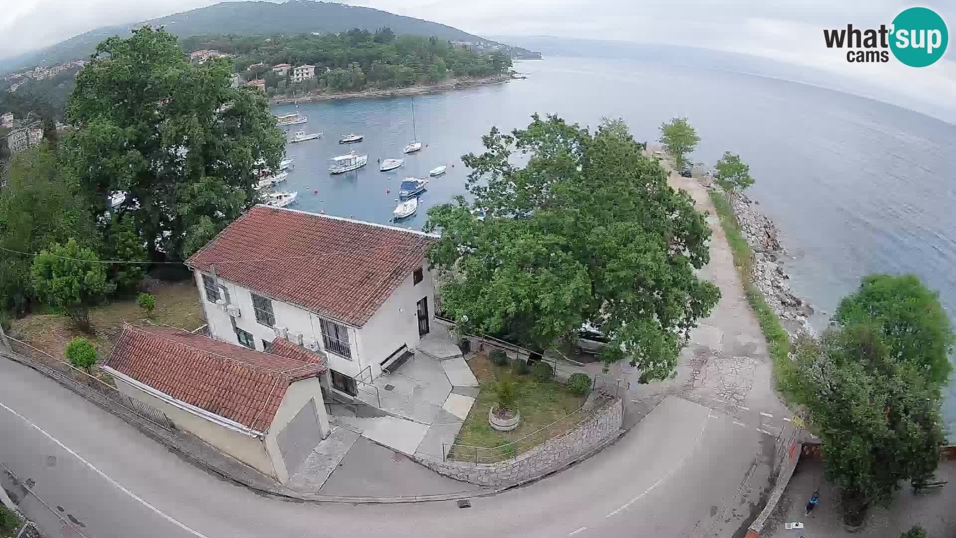 Spletna kamera pristanišče Ika – Pogled v živo na pristanišče in luči Opatije