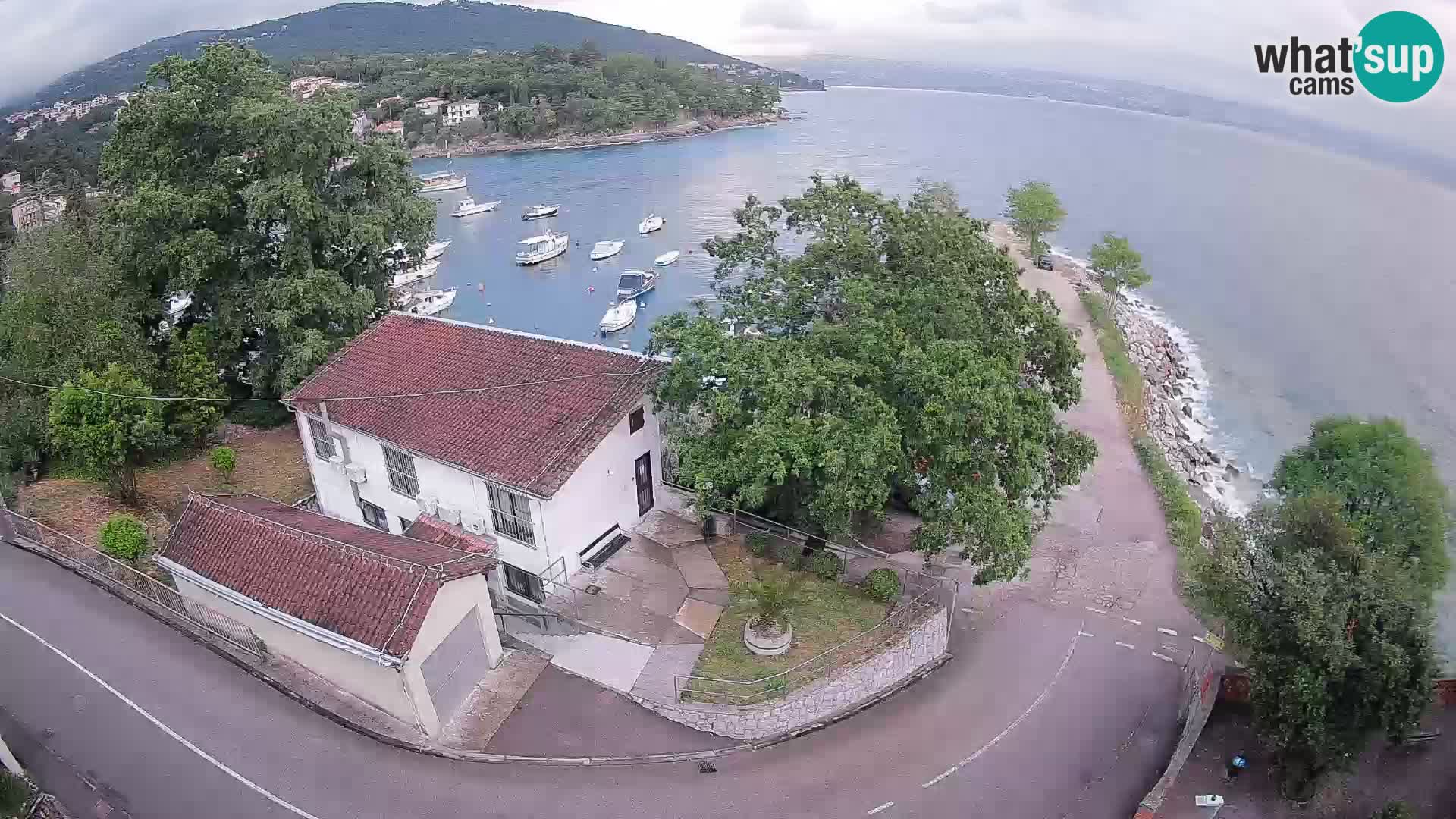 Web kamera luka Ika – Pogled uživo na luku i svjetla Opatije