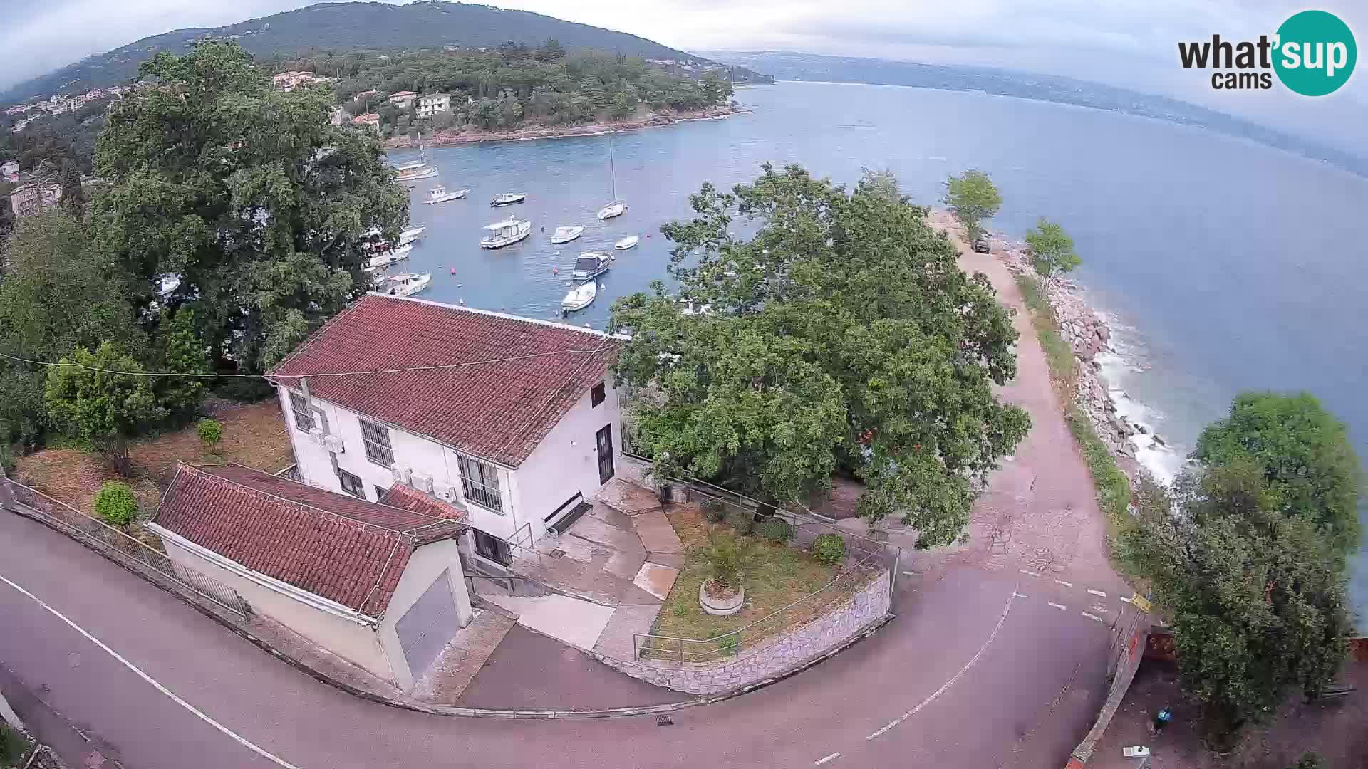 Spletna kamera pristanišče Ika – Pogled v živo na pristanišče in luči Opatije