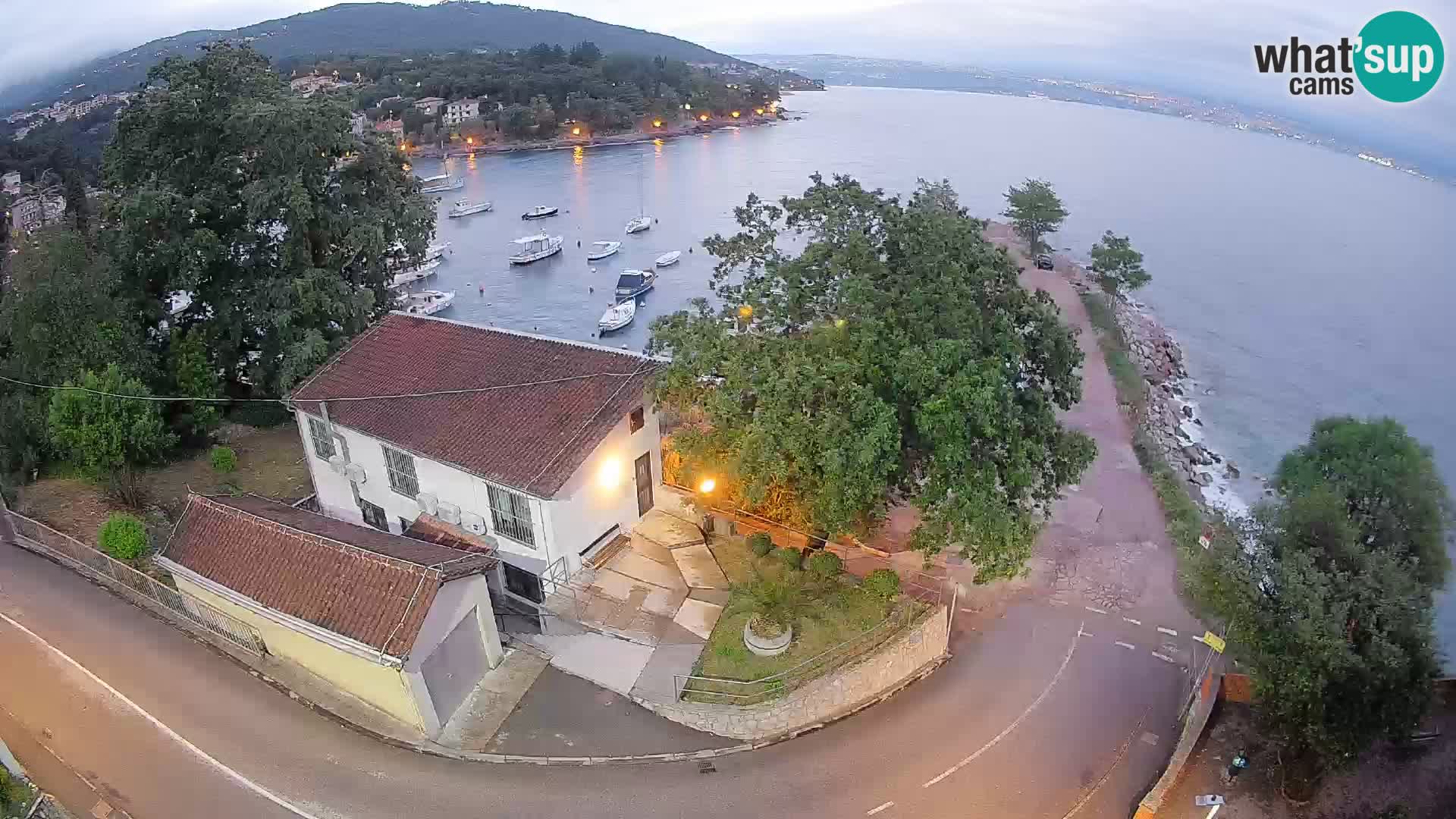 Web kamera luka Ika – Pogled uživo na luku i svjetla Opatije