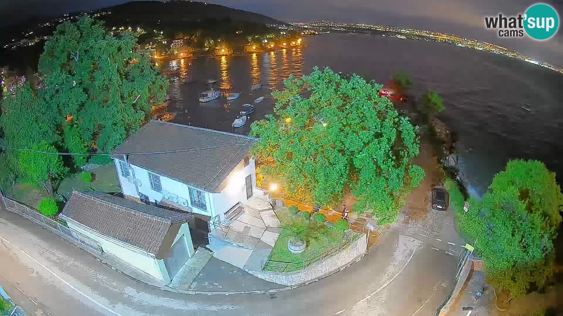 Web kamera luka Ika – Pogled uživo na luku i svjetla Opatije