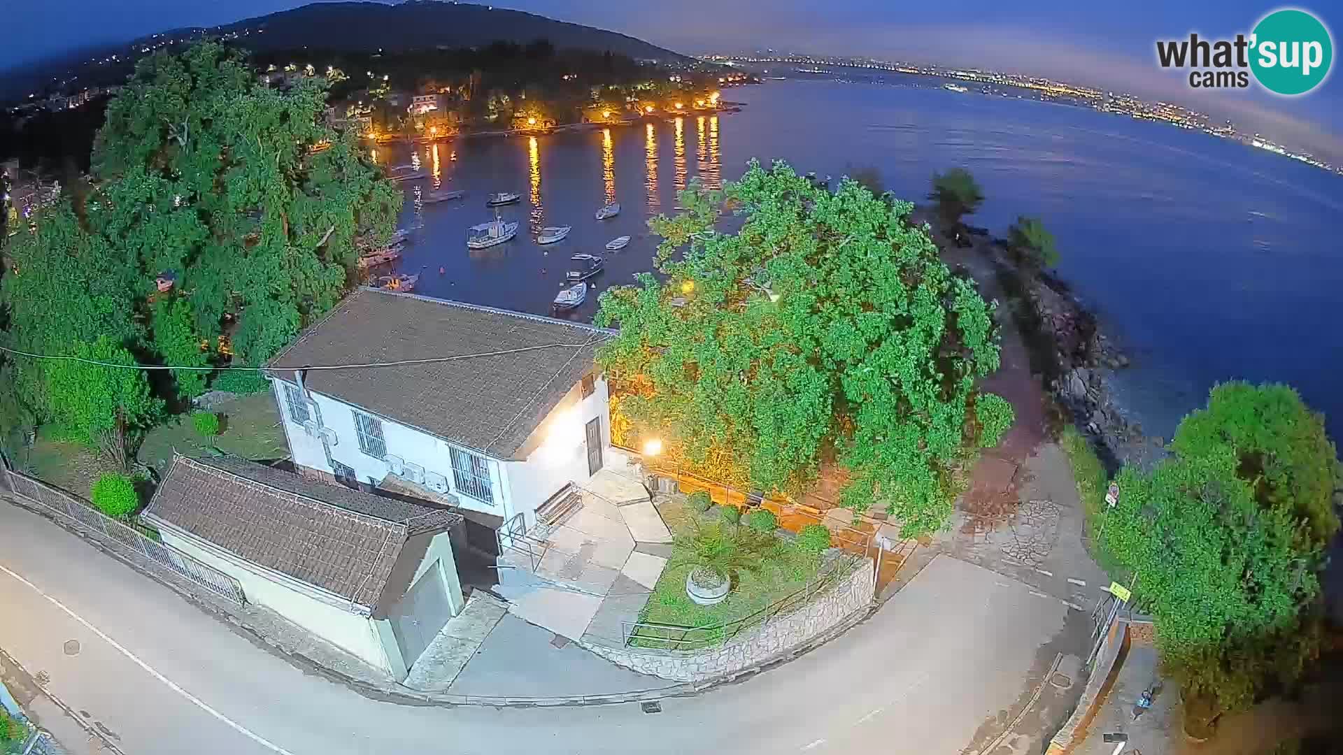 Ika Harbor Webcam – LIVE View of the Harbor and Opatija Lights