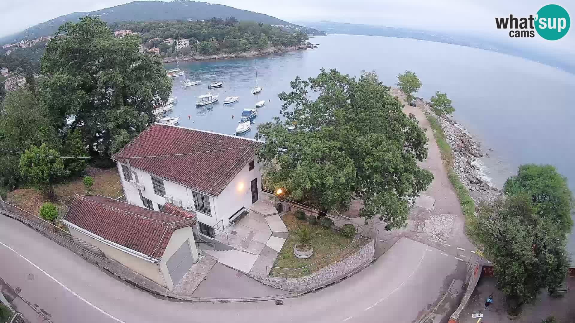 Web kamera luka Ika – Pogled uživo na luku i svjetla Opatije