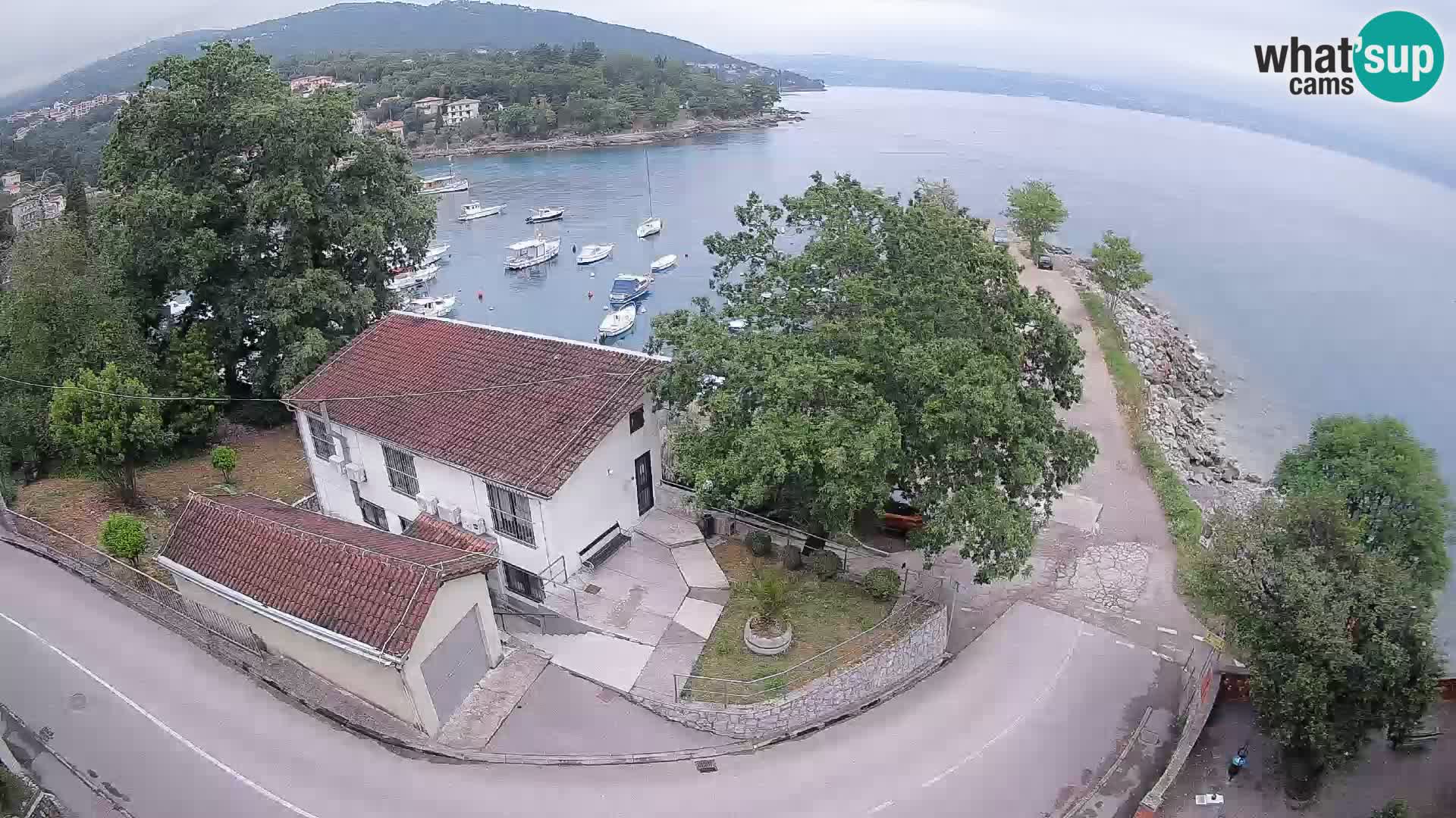 Web kamera luka Ika – Pogled uživo na luku i svjetla Opatije