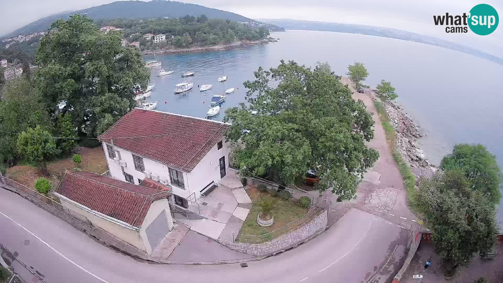 Spletna kamera pristanišče Ika – Pogled v živo na pristanišče in luči Opatije