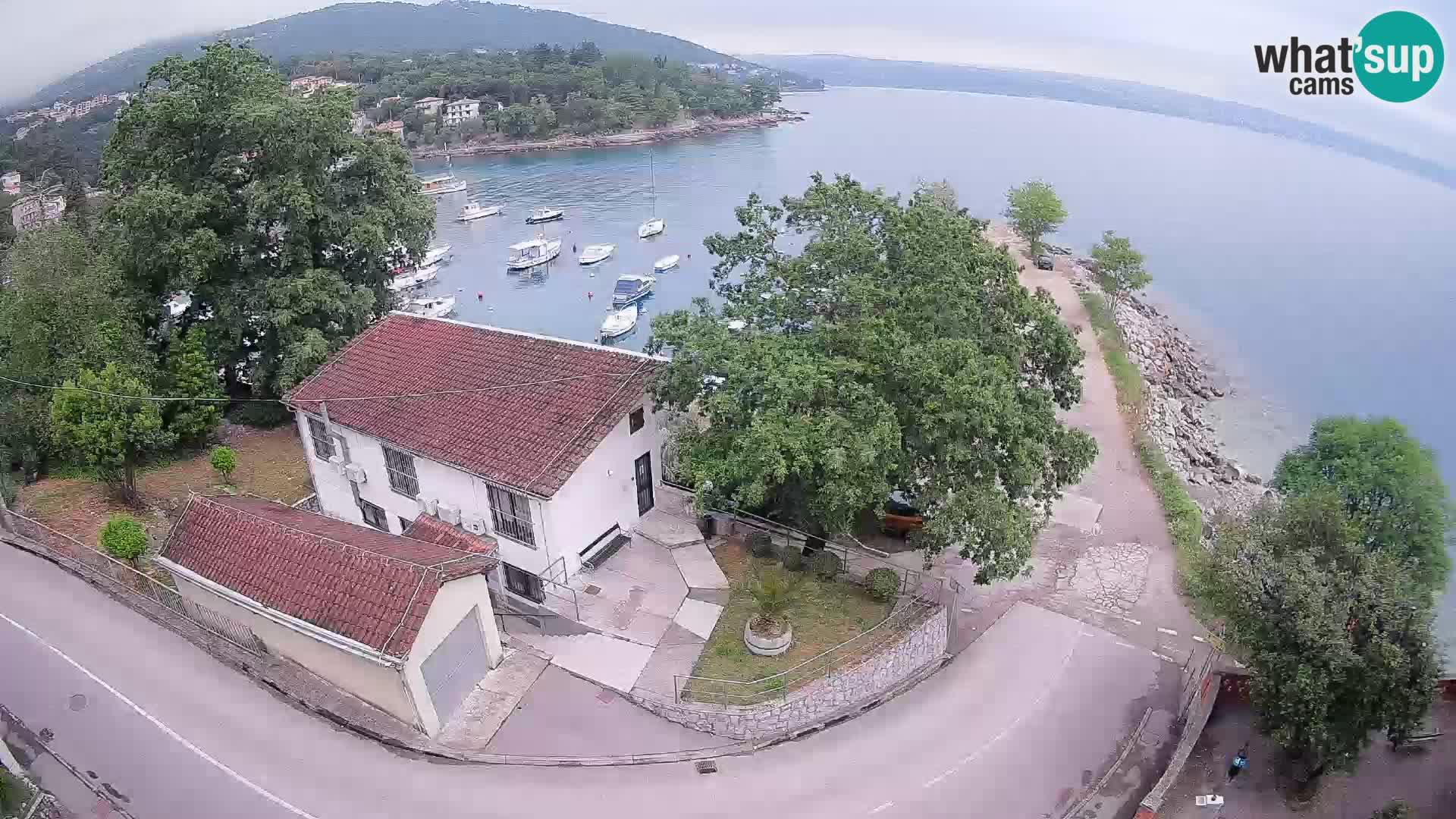 Spletna kamera pristanišče Ika – Pogled v živo na pristanišče in luči Opatije