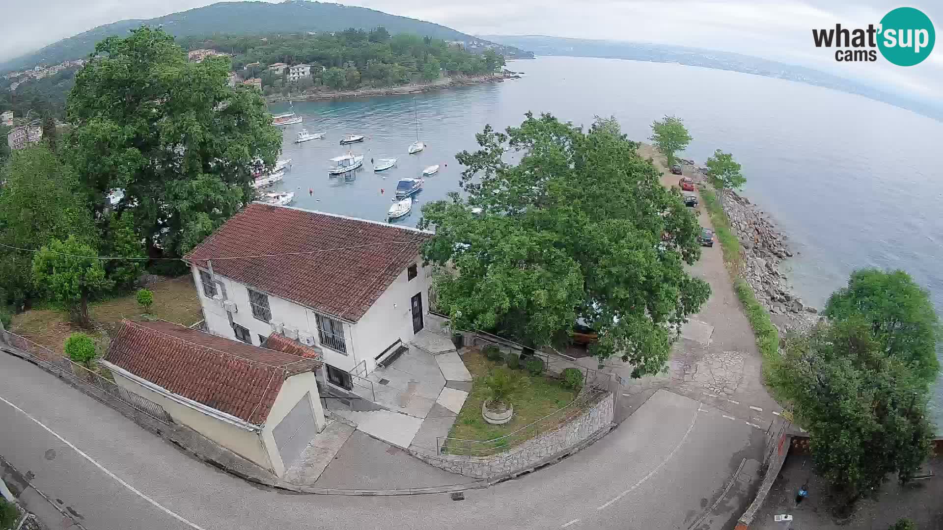 Spletna kamera pristanišče Ika – Pogled v živo na pristanišče in luči Opatije