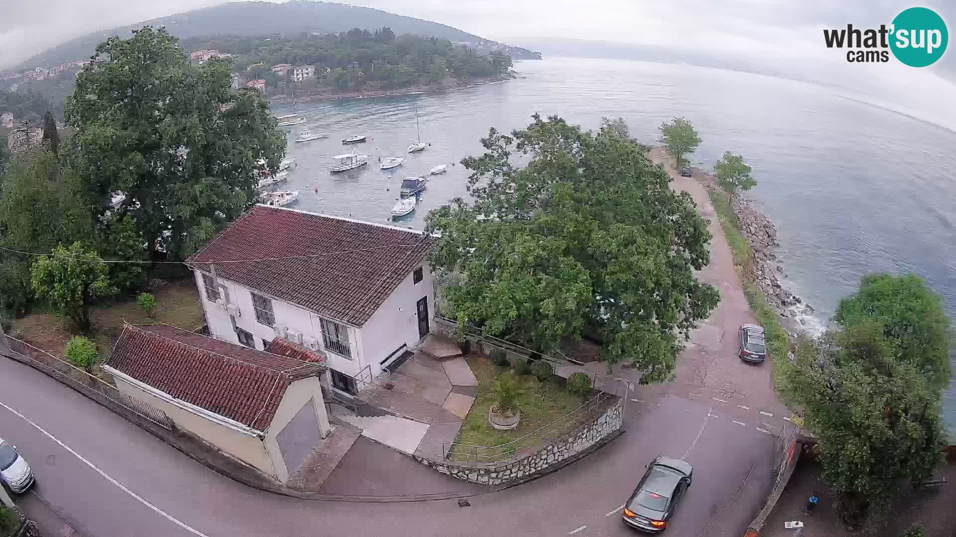 Spletna kamera pristanišče Ika – Pogled v živo na pristanišče in luči Opatije