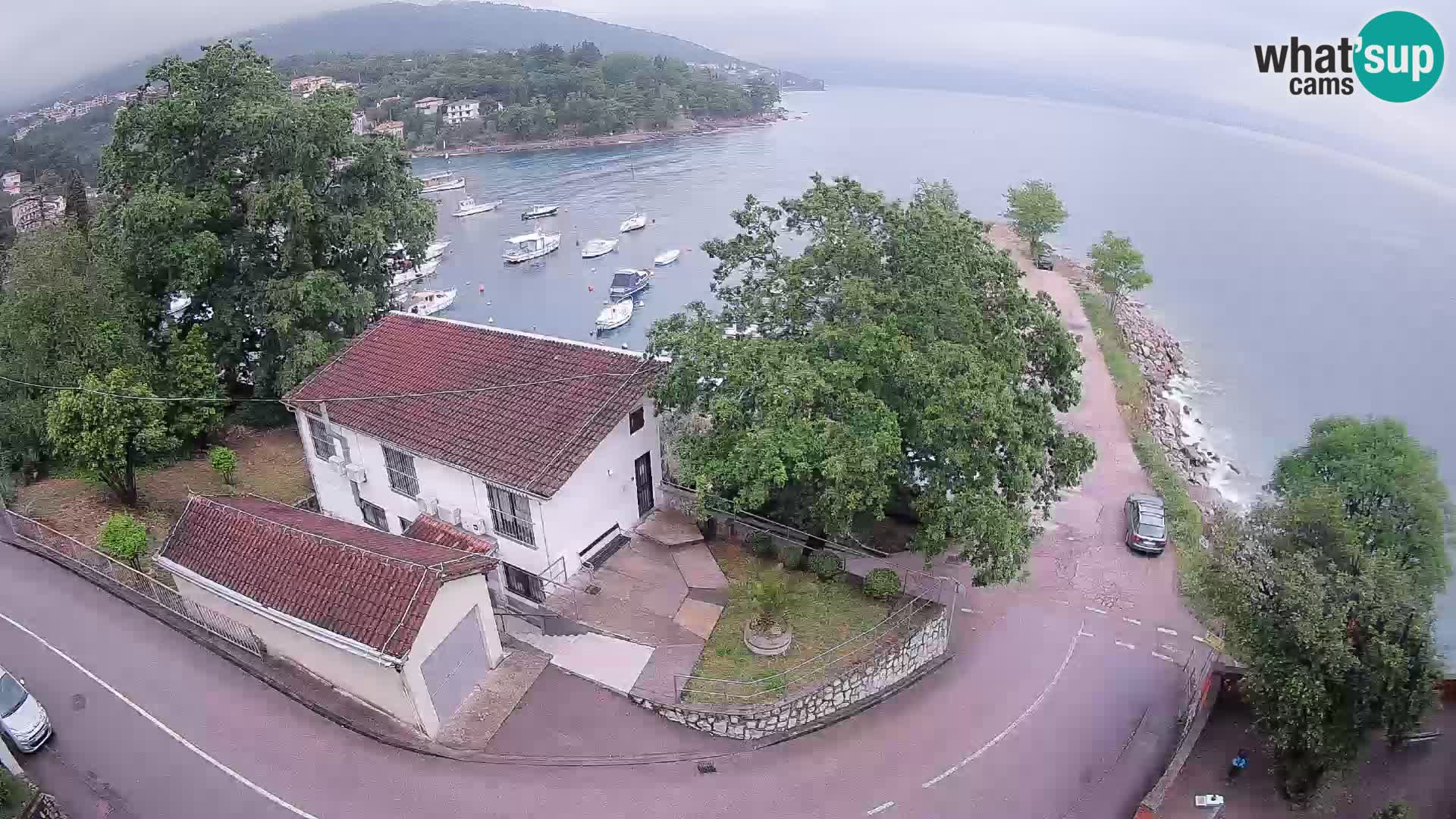 Web kamera luka Ika – Pogled uživo na luku i svjetla Opatije