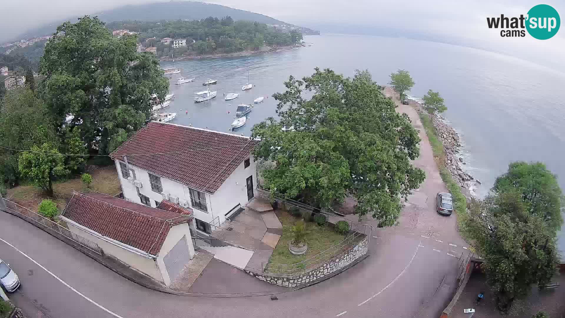 Spletna kamera pristanišče Ika – Pogled v živo na pristanišče in luči Opatije