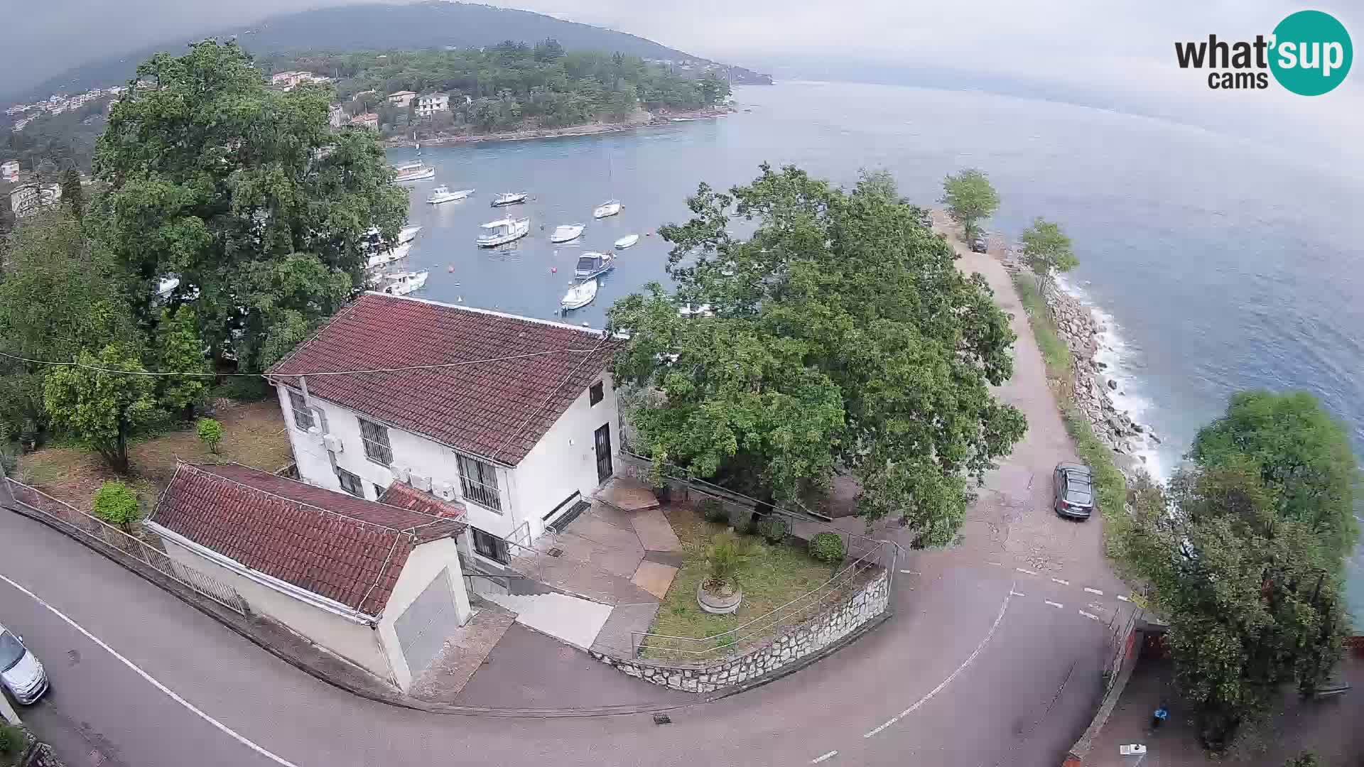 Spletna kamera pristanišče Ika – Pogled v živo na pristanišče in luči Opatije