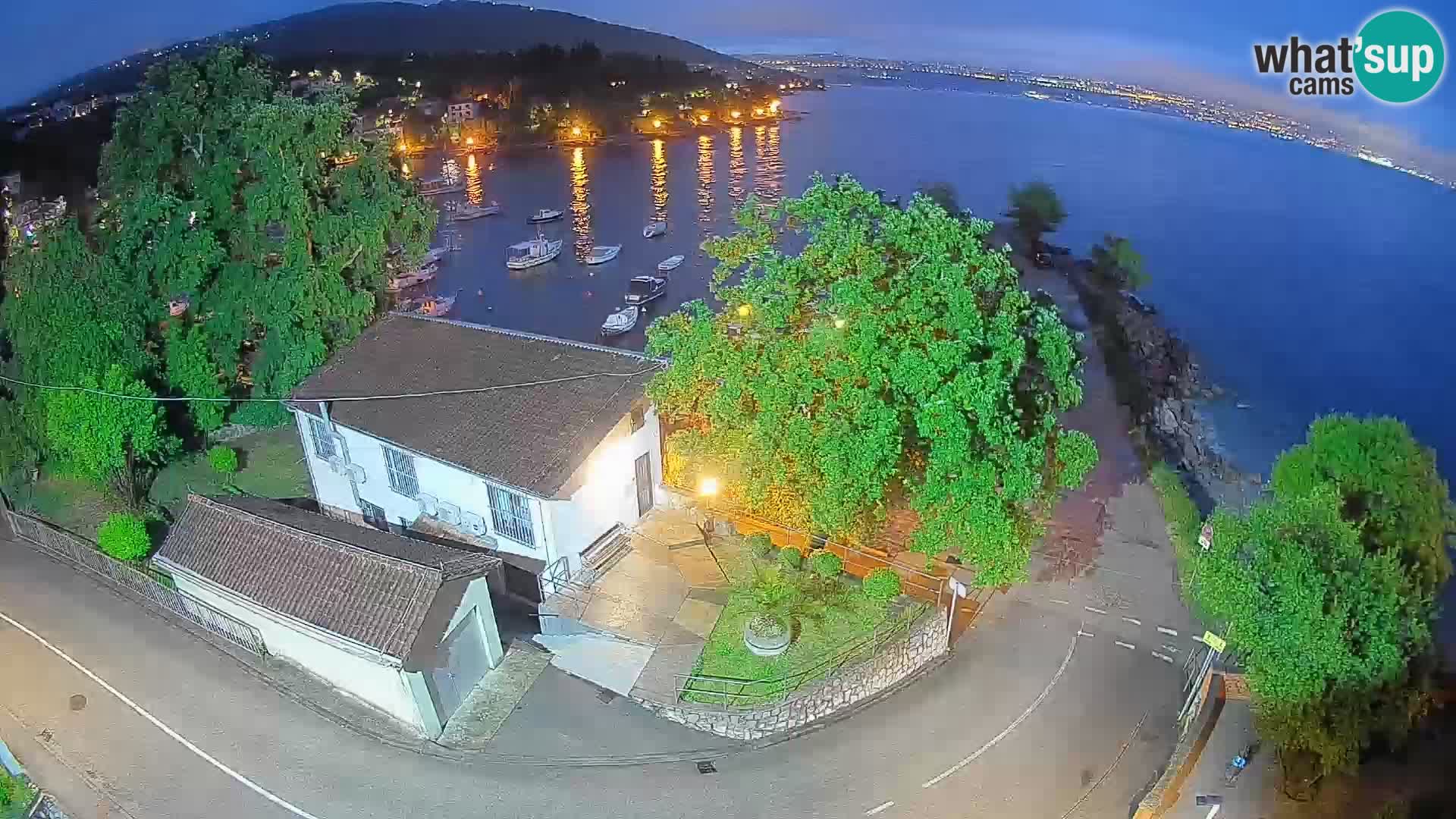 Ika Harbor Webcam – LIVE View of the Harbor and Opatija Lights