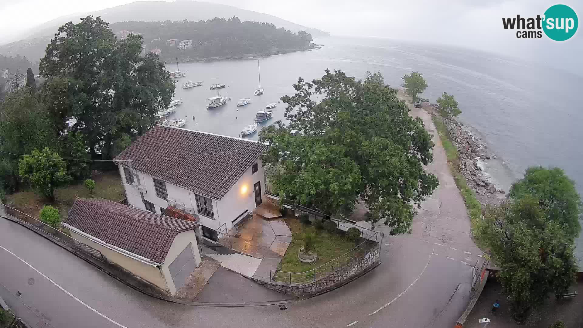 Spletna kamera pristanišče Ika – Pogled v živo na pristanišče in luči Opatije