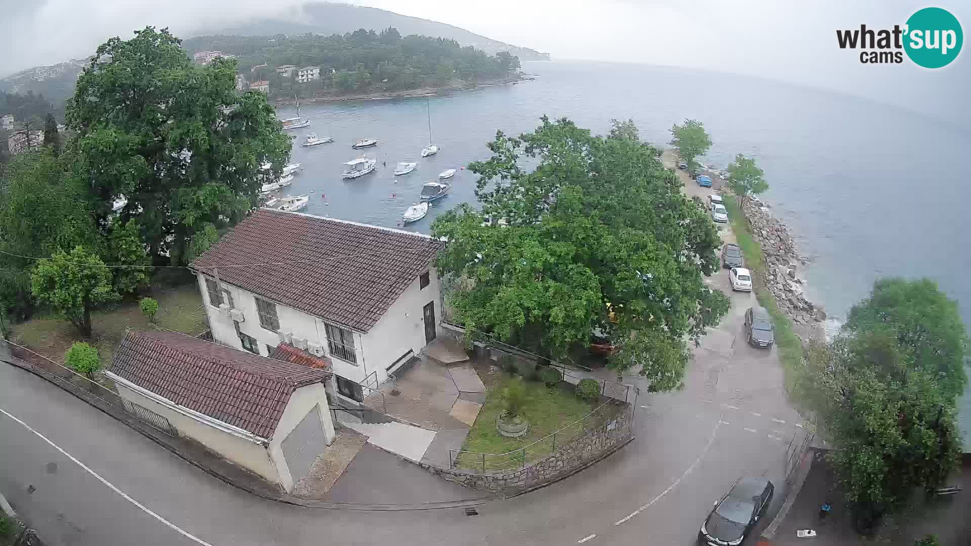 Spletna kamera pristanišče Ika – Pogled v živo na pristanišče in luči Opatije