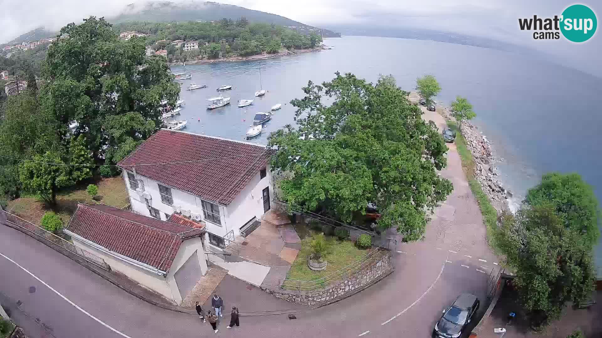 Spletna kamera pristanišče Ika – Pogled v živo na pristanišče in luči Opatije