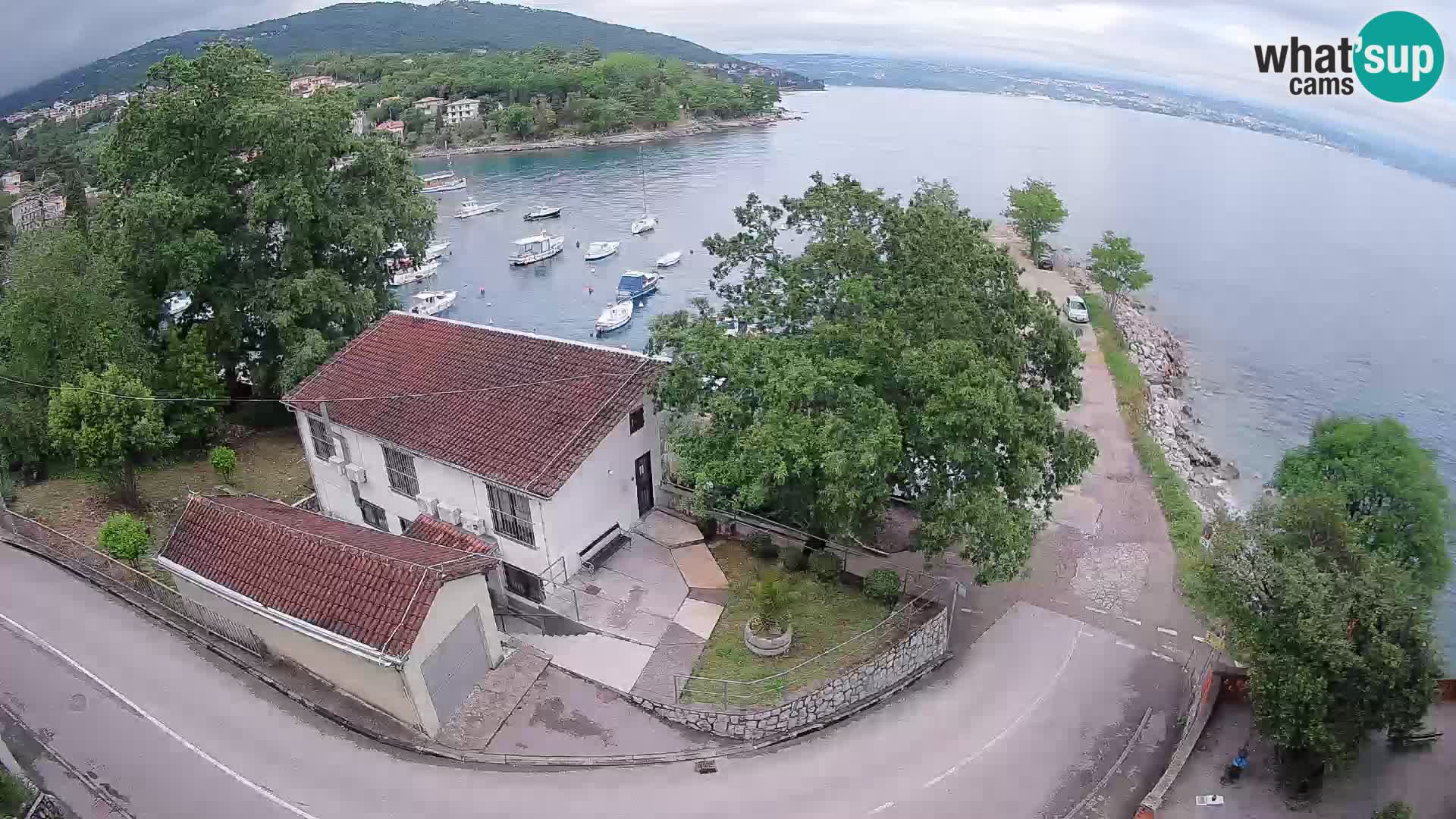 Web kamera luka Ika – Pogled uživo na luku i svjetla Opatije