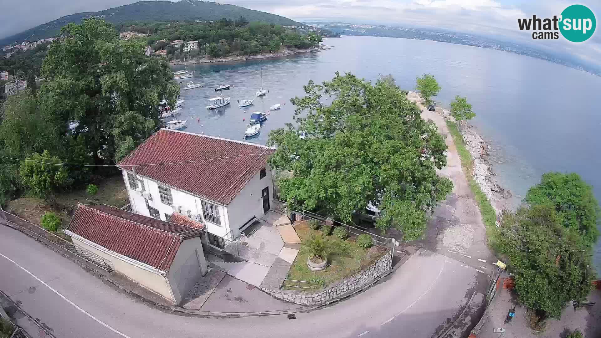 Web kamera luka Ika – Pogled uživo na luku i svjetla Opatije