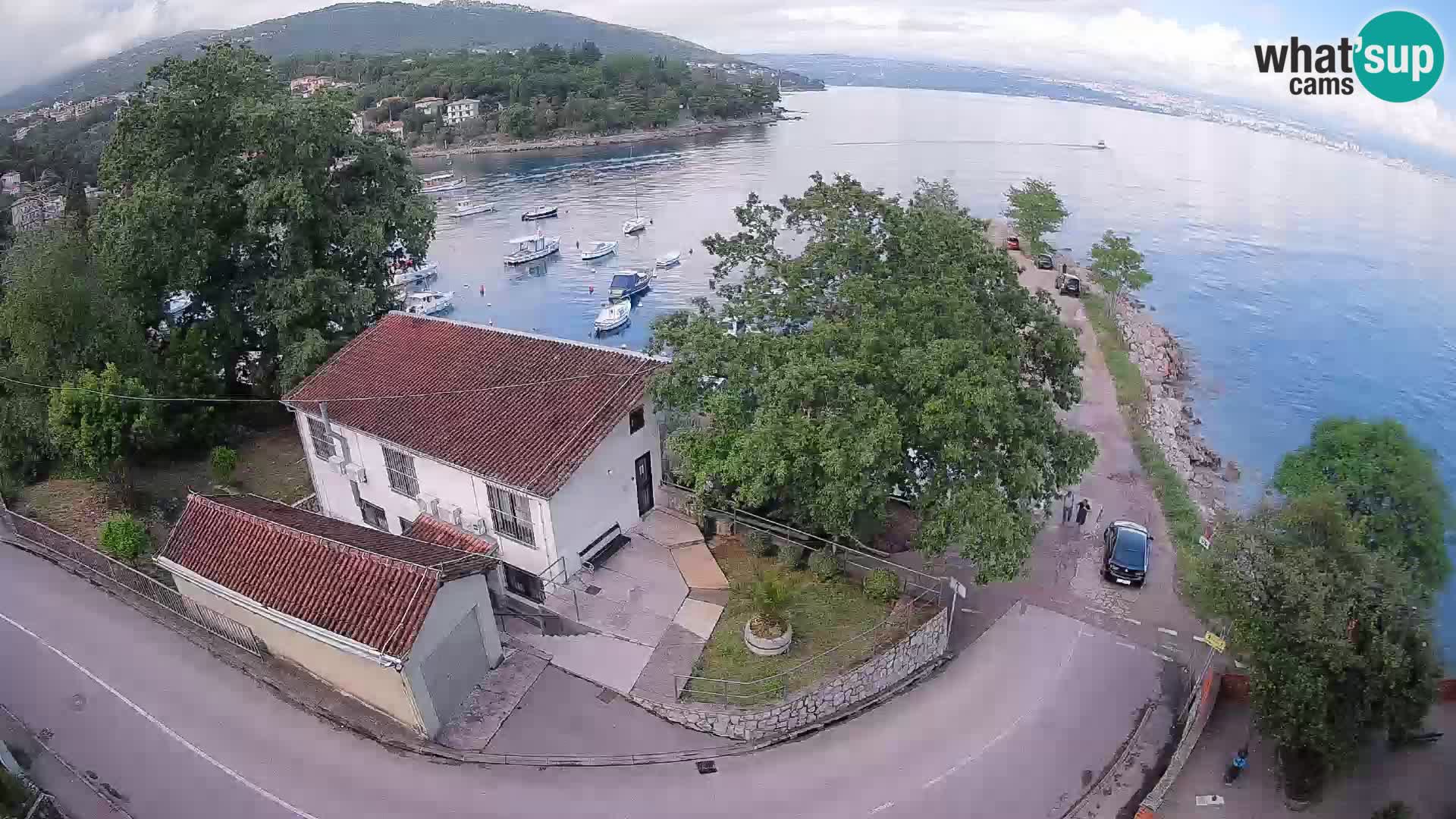 Web kamera luka Ika – Pogled uživo na luku i svjetla Opatije
