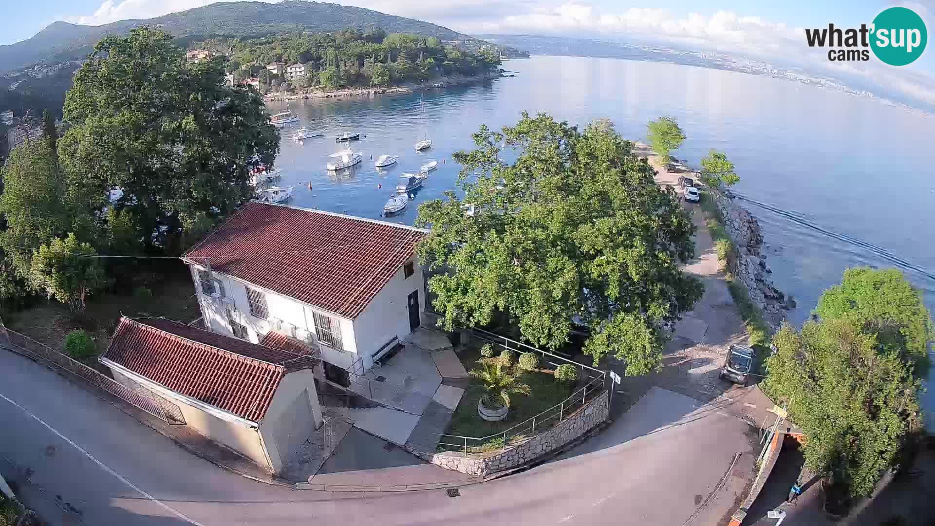 Spletna kamera pristanišče Ika – Pogled v živo na pristanišče in luči Opatije