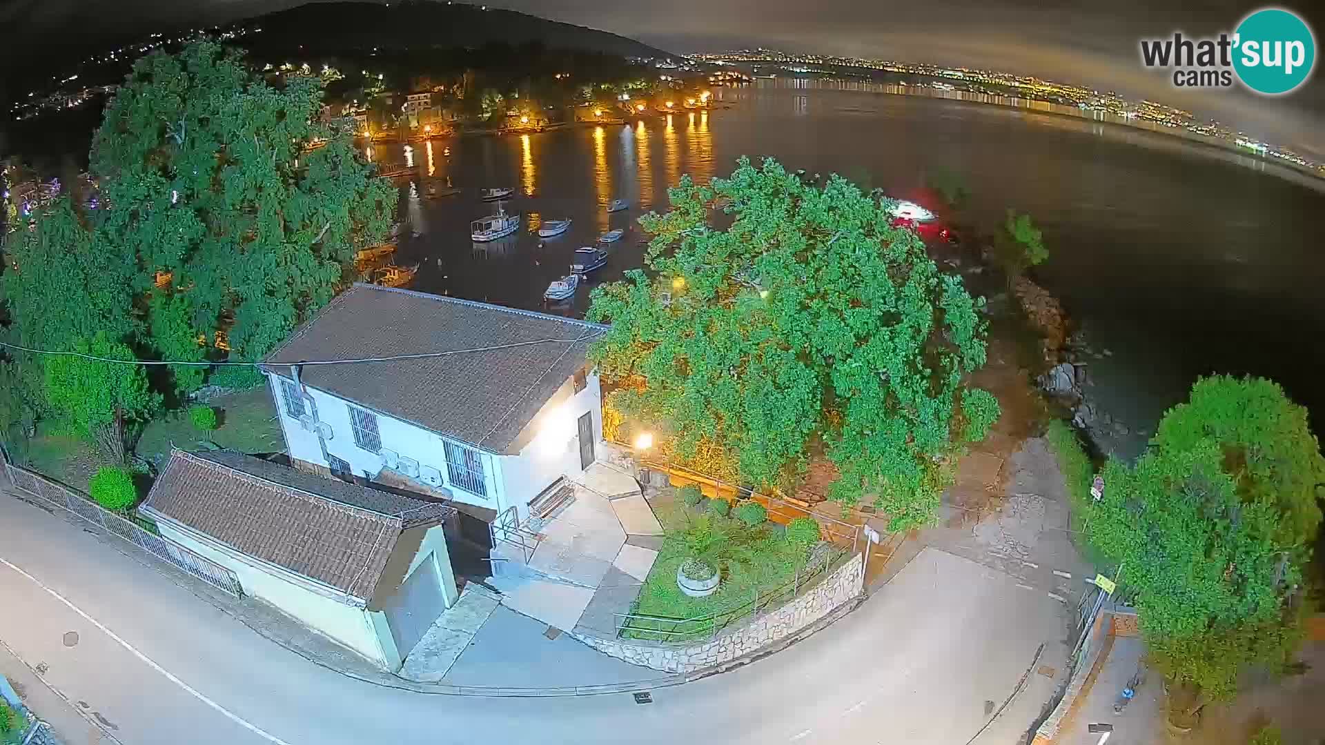 Spletna kamera pristanišče Ika – Pogled v živo na pristanišče in luči Opatije