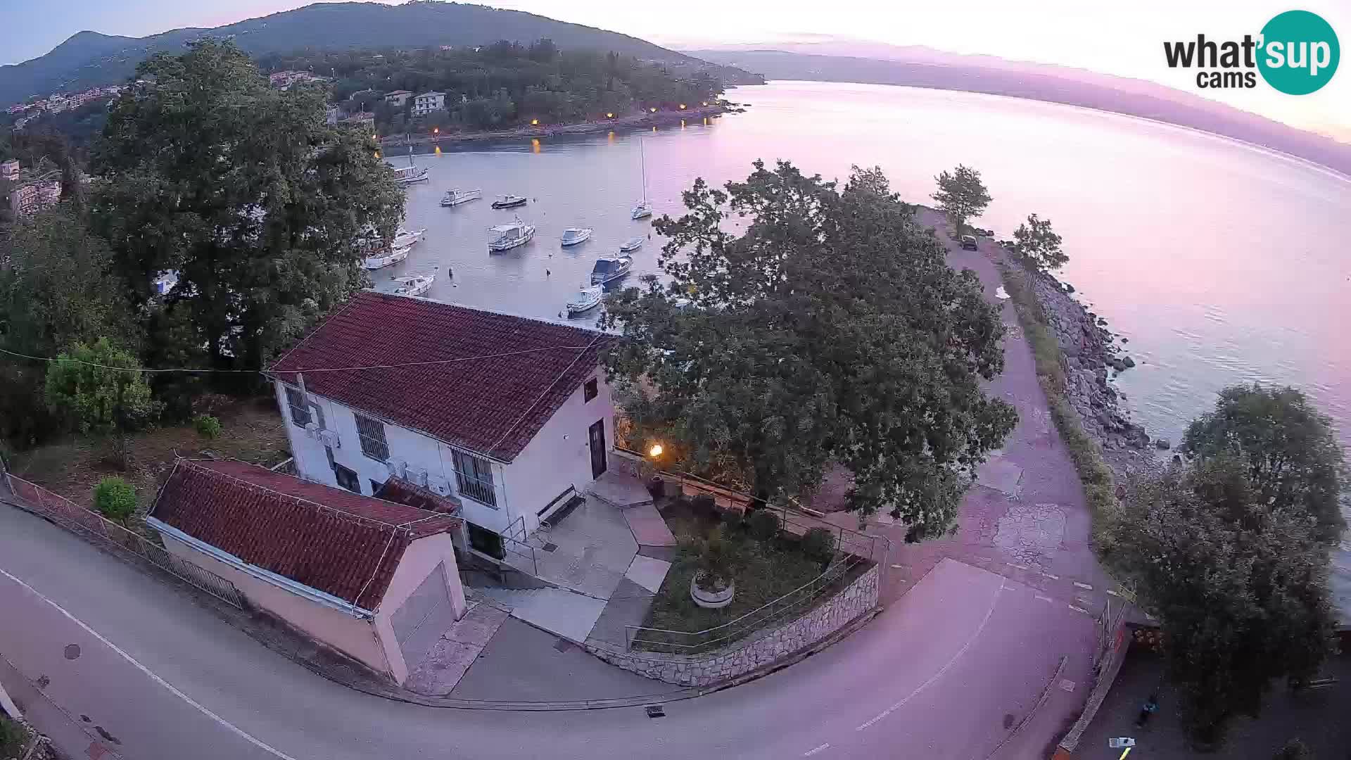 Ika Harbor Webcam – LIVE View of the Harbor and Opatija Lights