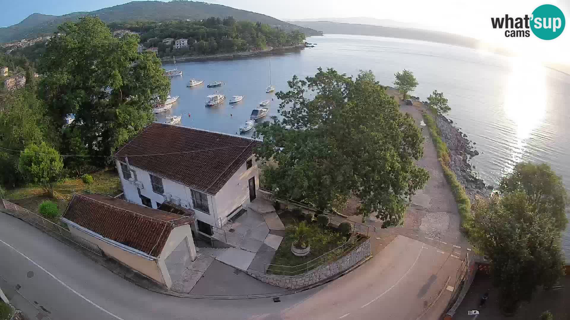 Spletna kamera pristanišče Ika – Pogled v živo na pristanišče in luči Opatije