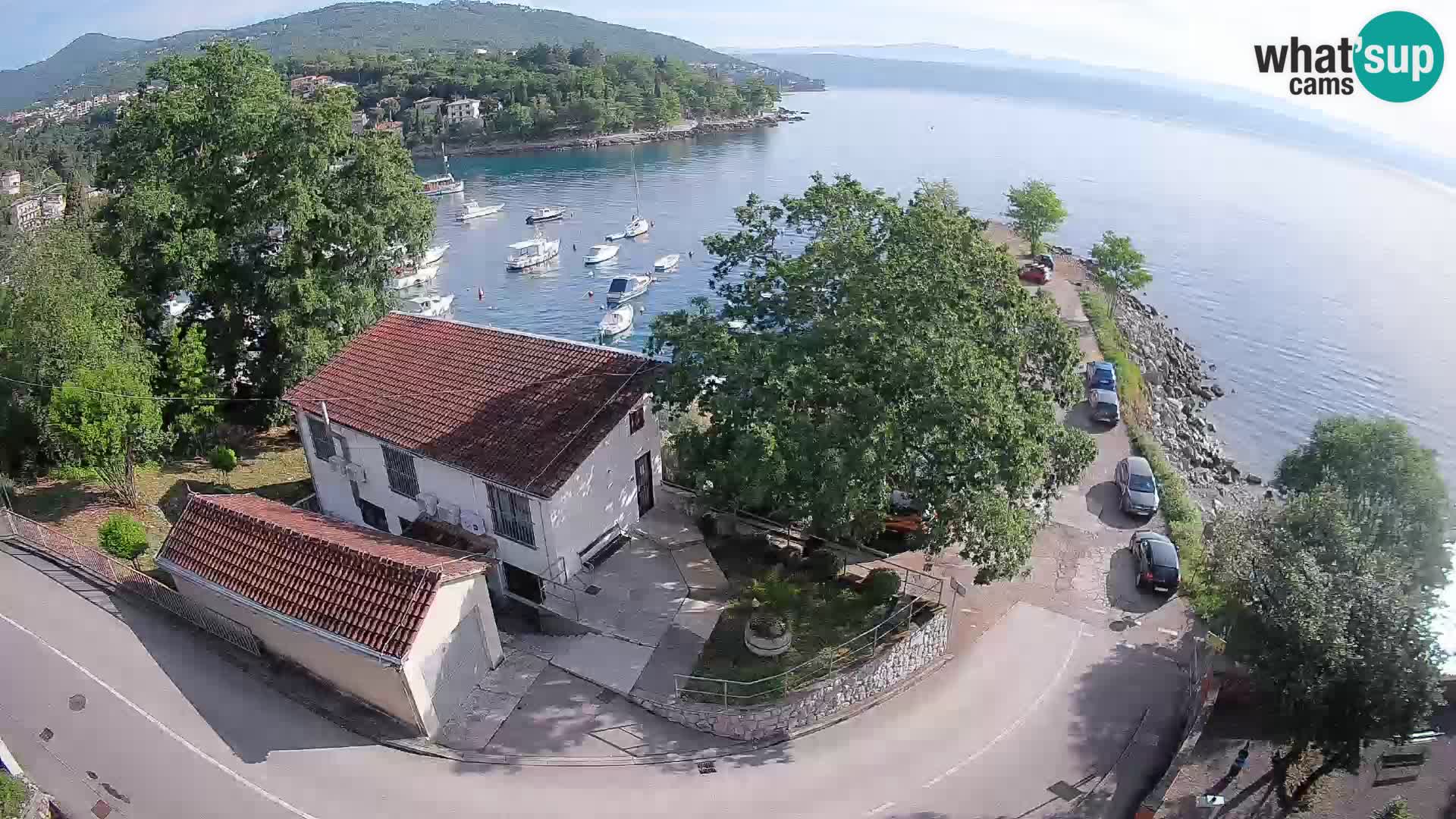 Spletna kamera pristanišče Ika – Pogled v živo na pristanišče in luči Opatije
