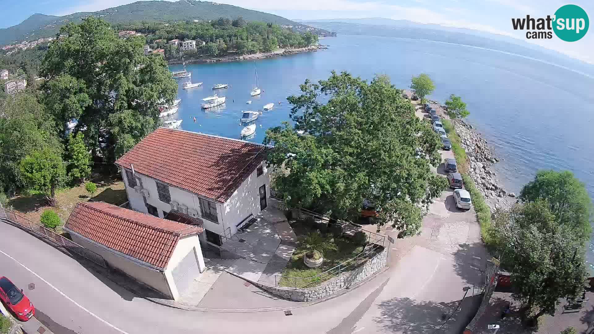 Spletna kamera pristanišče Ika – Pogled v živo na pristanišče in luči Opatije
