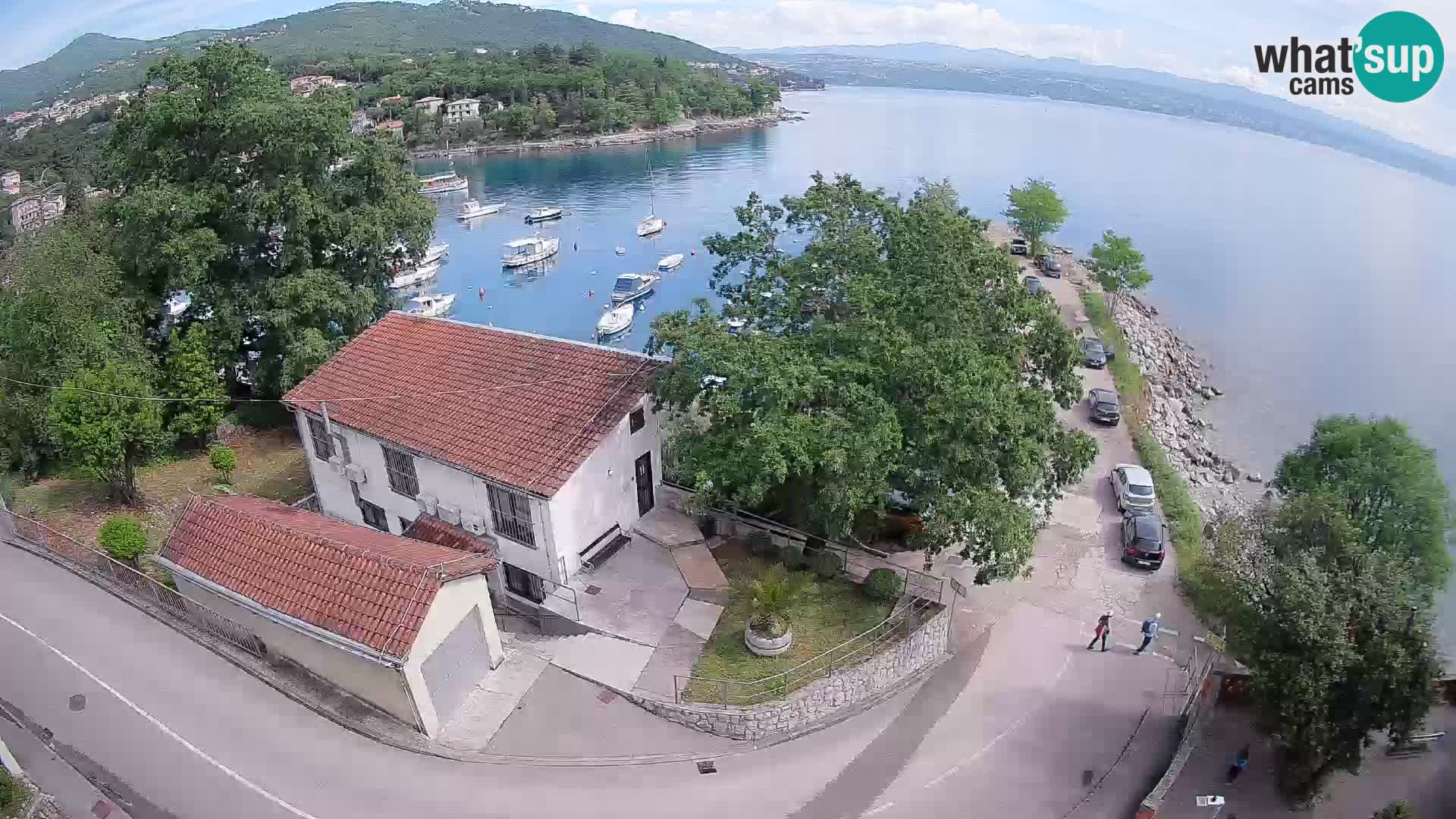 Spletna kamera pristanišče Ika – Pogled v živo na pristanišče in luči Opatije