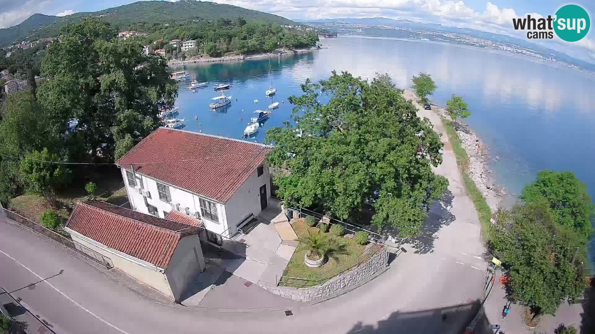 Web kamera luka Ika – Pogled uživo na luku i svjetla Opatije