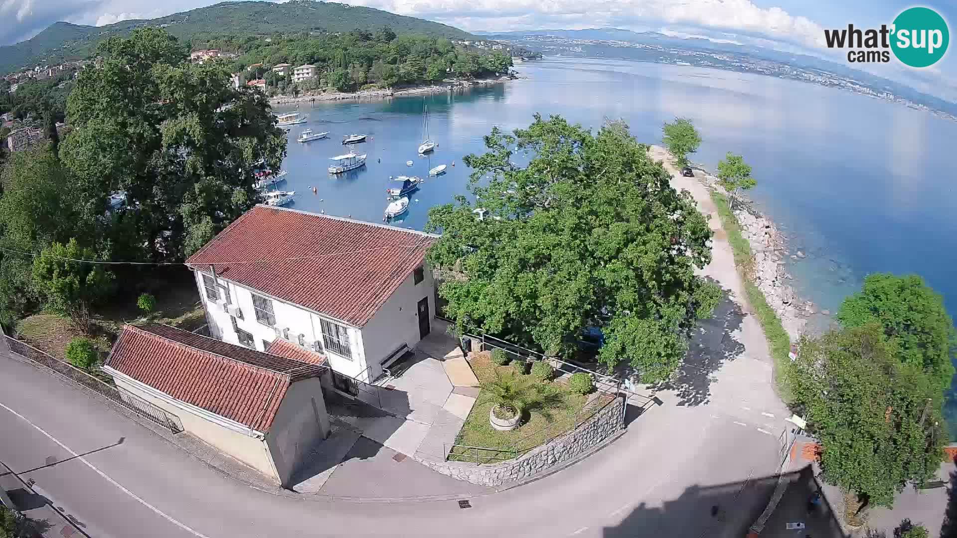 Web kamera luka Ika – Pogled uživo na luku i svjetla Opatije