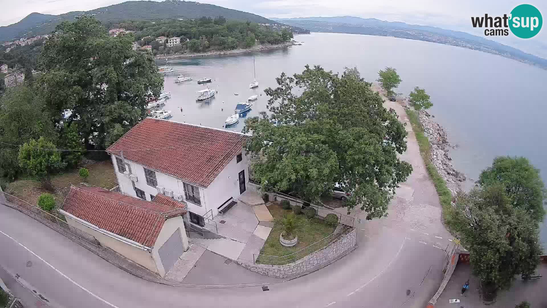 Web kamera luka Ika – Pogled uživo na luku i svjetla Opatije