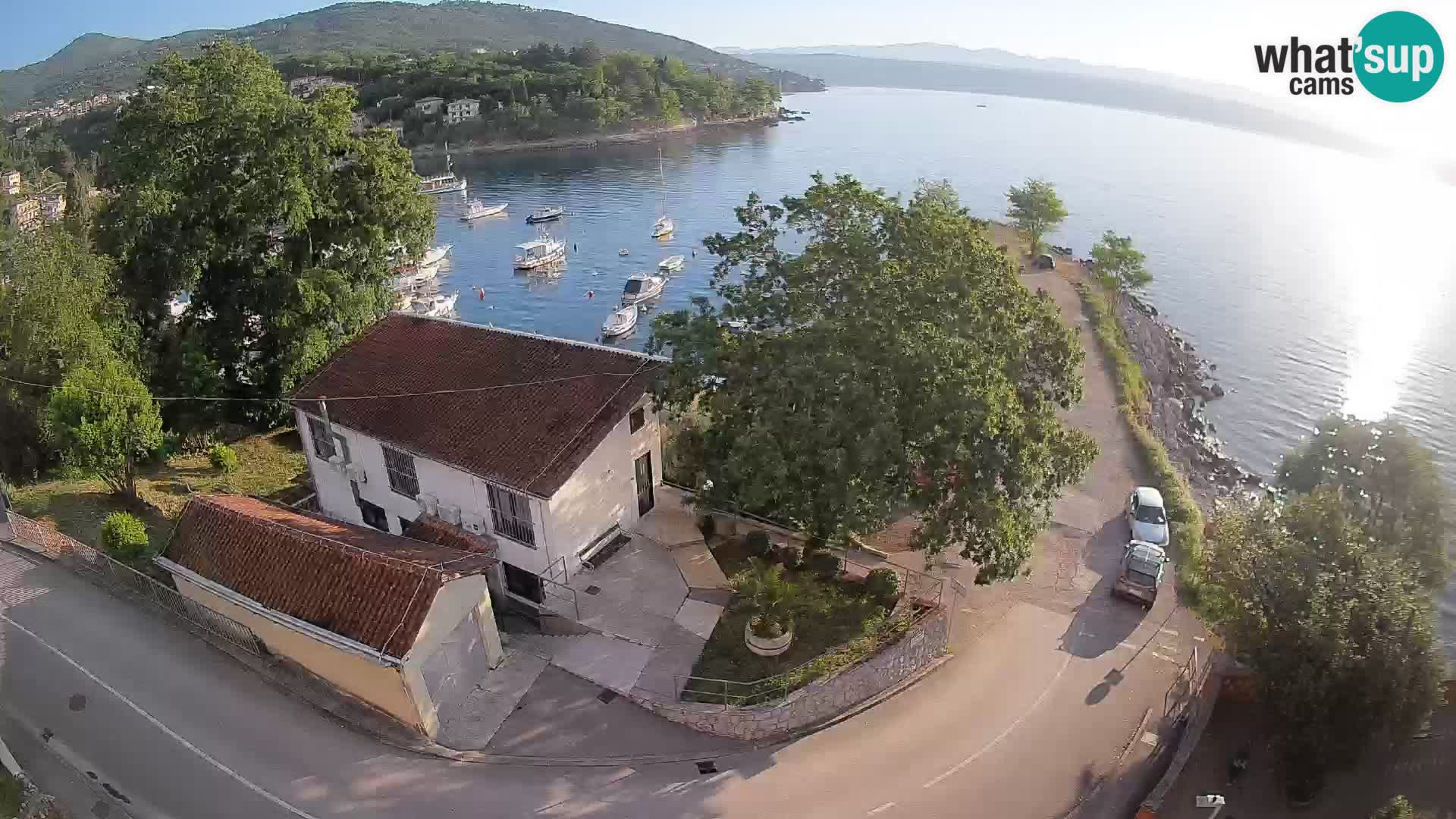 Spletna kamera pristanišče Ika – Pogled v živo na pristanišče in luči Opatije