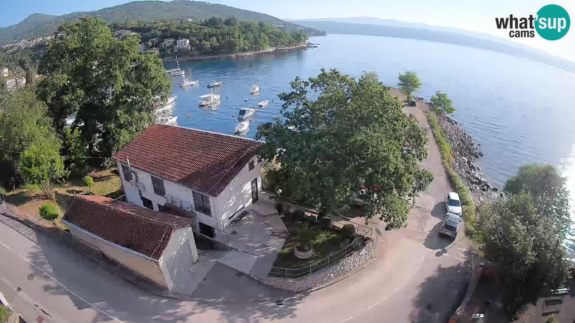 Spletna kamera pristanišče Ika – Pogled v živo na pristanišče in luči Opatije
