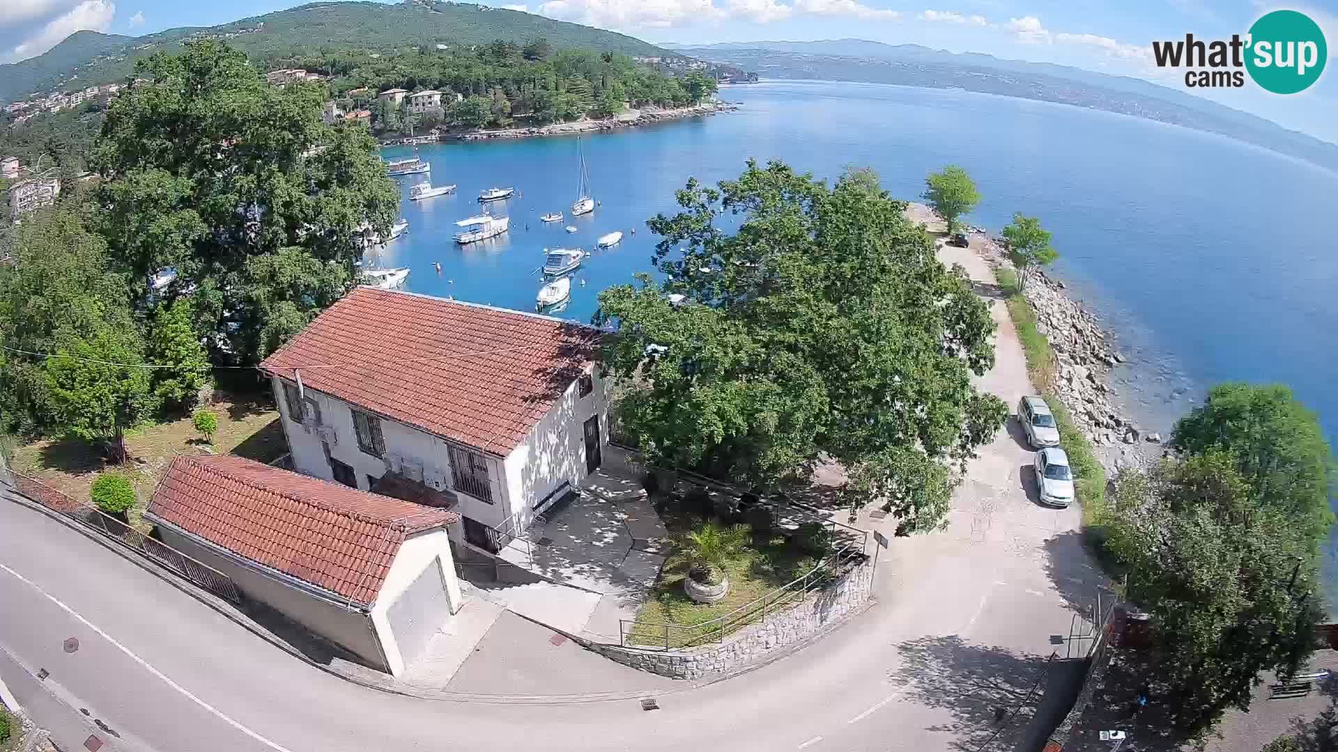 Spletna kamera pristanišče Ika – Pogled v živo na pristanišče in luči Opatije
