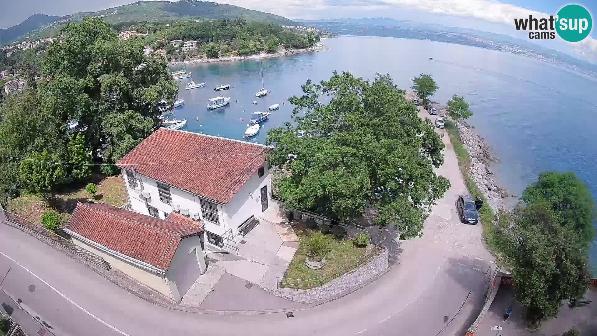 Spletna kamera pristanišče Ika – Pogled v živo na pristanišče in luči Opatije