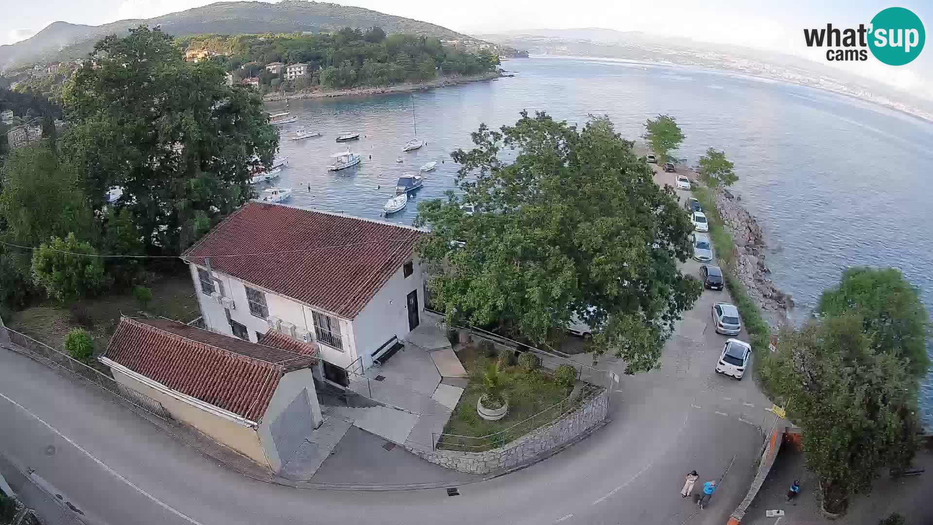 Web kamera luka Ika – Pogled uživo na luku i svjetla Opatije