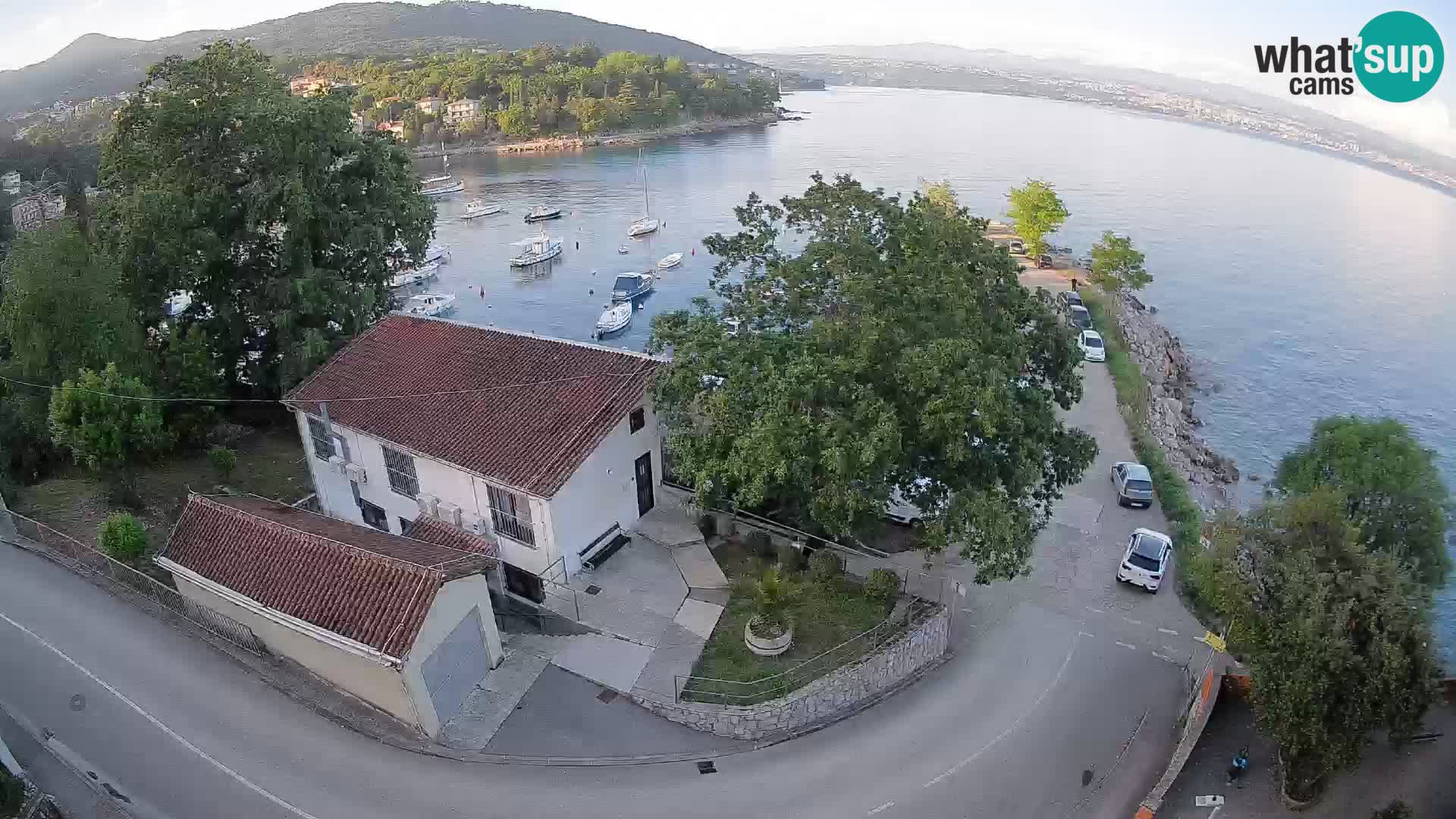 Web kamera luka Ika – Pogled uživo na luku i svjetla Opatije