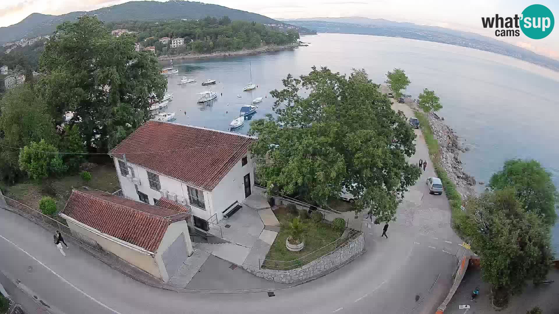 Web kamera luka Ika – Pogled uživo na luku i svjetla Opatije