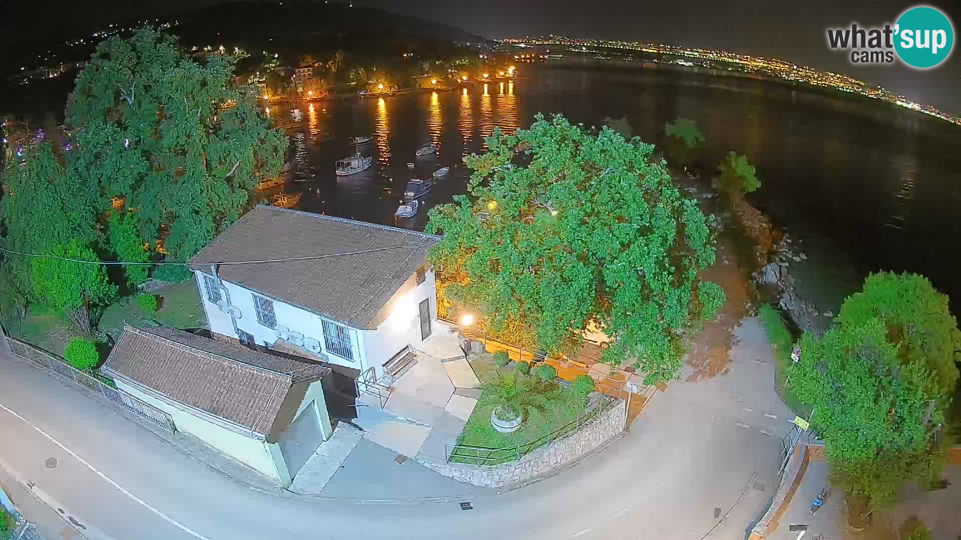 Ika Harbor Webcam – LIVE View of the Harbor and Opatija Lights