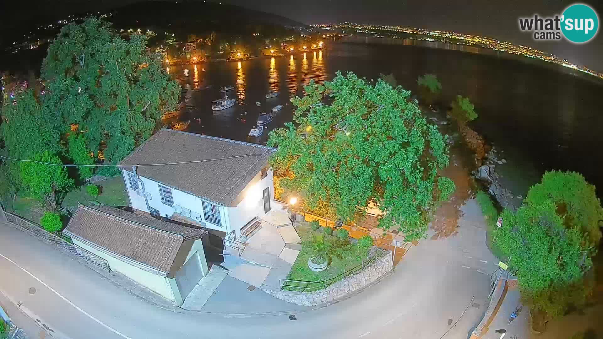 Spletna kamera pristanišče Ika – Pogled v živo na pristanišče in luči Opatije