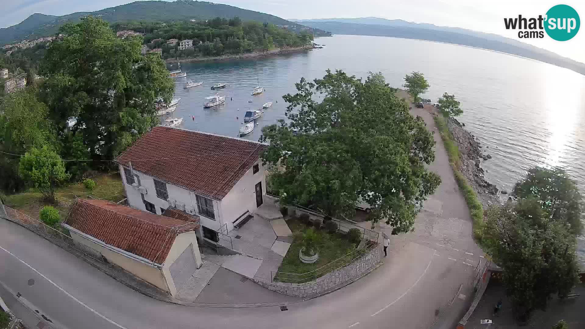 Web kamera luka Ika – Pogled uživo na luku i svjetla Opatije