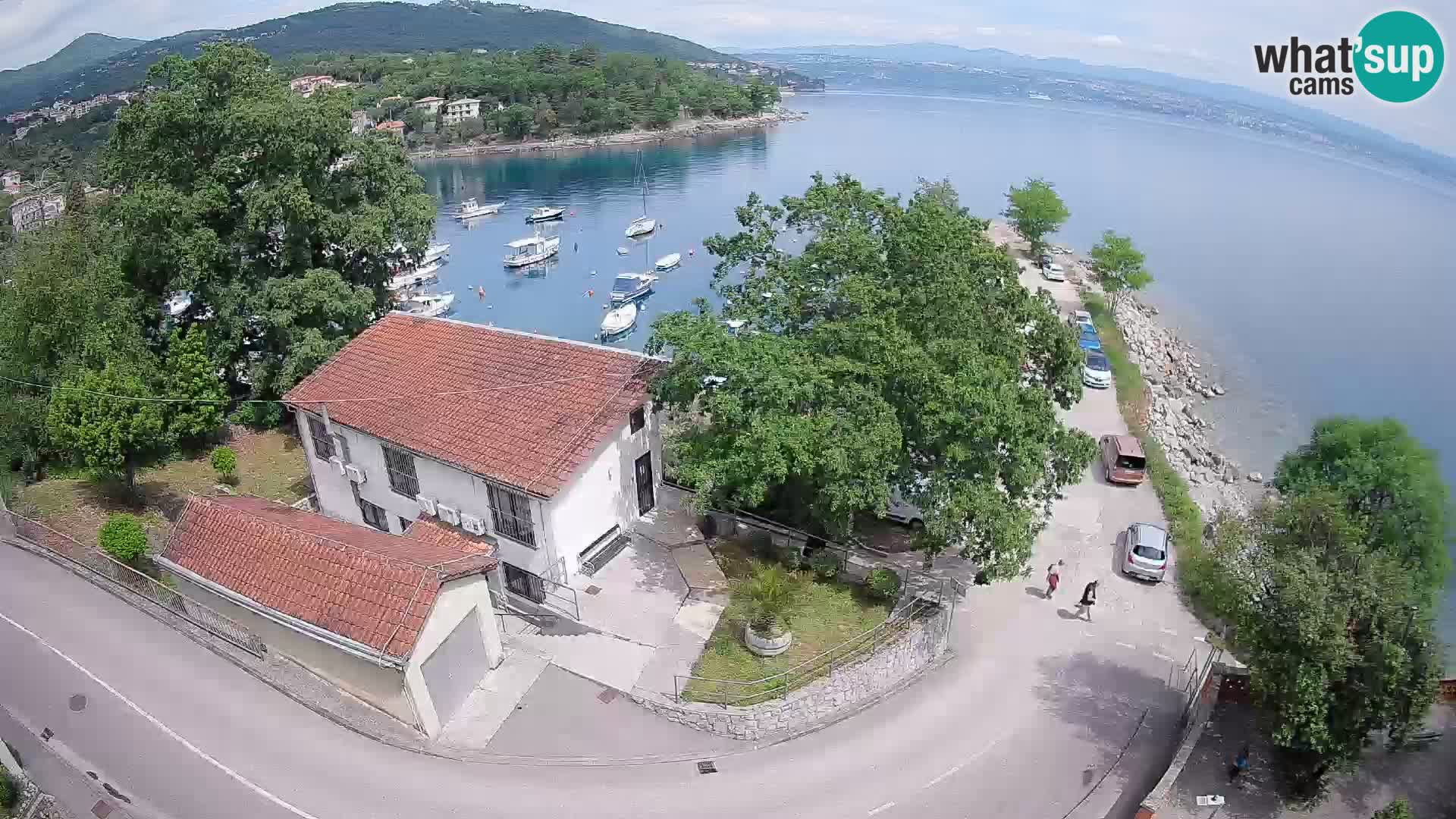 Spletna kamera pristanišče Ika – Pogled v živo na pristanišče in luči Opatije